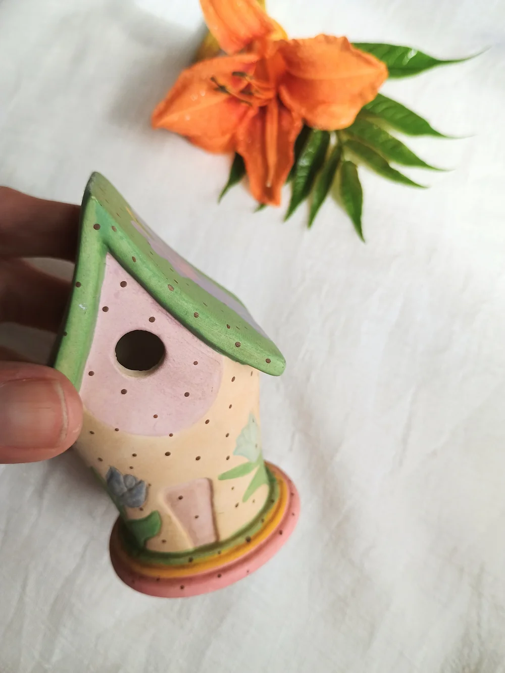 🌷 COTTAGE CORE 🌷 VTG Whimsical, Hand-Painted, Miniature, Ceramic Birdhouse